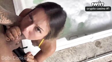 Putinha cavalgando no pelo até o pauzudo gozar dentro – pornô hardcore super que