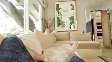 In Der Couch Stecken Und In Ihren Engen Arsch Gefickt (33)