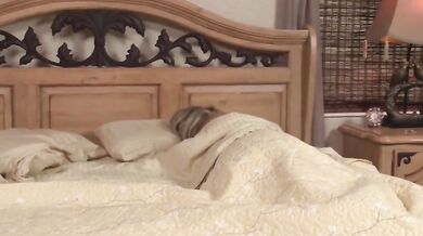 In Der Couch Stecken Und In Ihren Engen Arsch Gefickt (13)