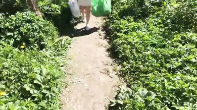 In Der Couch Stecken Und In Ihren Engen Arsch Gefickt (28)