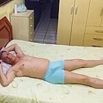 Descansando Gostoso Com o Pau Duro 005