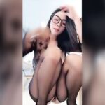 【天真淘氣包】下海福利②，極品呼吸無底洞，高潮翻白眼，俯視角炮機自慰2