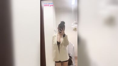 巨乳臺妹艾瑪情慾溫泉扣屄揉玩傲人雙峰舔逗肉棒後入啪啪／鄭原創與女推諾菈初次約會慾火焚身泡澡前扛腿速插內射等 01