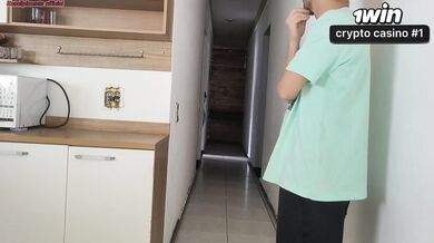 Arrisquei-me a ter sexo com o amigo do meu marido enquanto ele estava no banho.