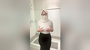 Stepsister Caught Showing Off Her Big Body And Breasts