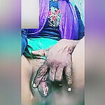 Desi Girlfriend Showing Hot Young Pussy