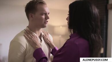 Reagan Foxx Young Guy Loves Incredible Milf