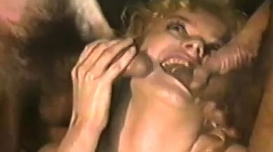 Sloppy Blowjob and Cumshot in Threesome