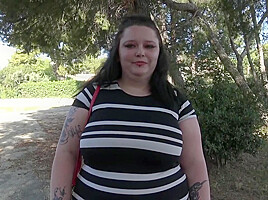 The menu announced, Laury devours her main course! – Jacquie et Michel TV