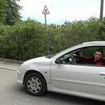 In the middle of the runway, Lily, 32, is beaming! – Jacquie et Michel TV