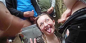 de bonnes queues d inconnus a vider en foret