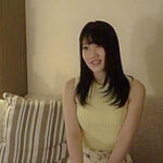 Hカップの清楚な巨乳美女が手マンでオマンコから白濁愛液と潮のお漏らし