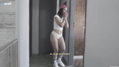 Step-sis senses spider’s bite, deep-throats out the venom for life-saving POV bl