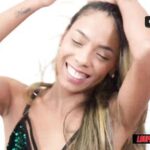 Jovem morena exibe sexo ass-fuck intenso e final creampie em cena hard-core de F